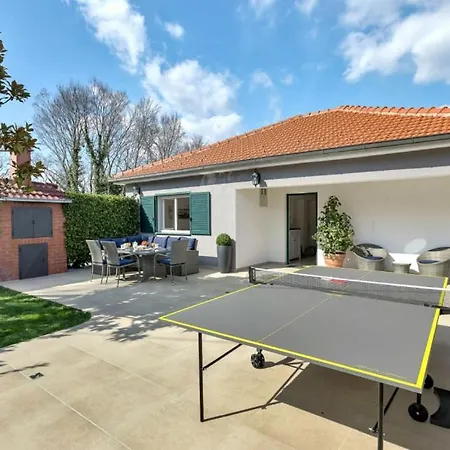 Beautiful Lara With Sauna In Imotski Villa