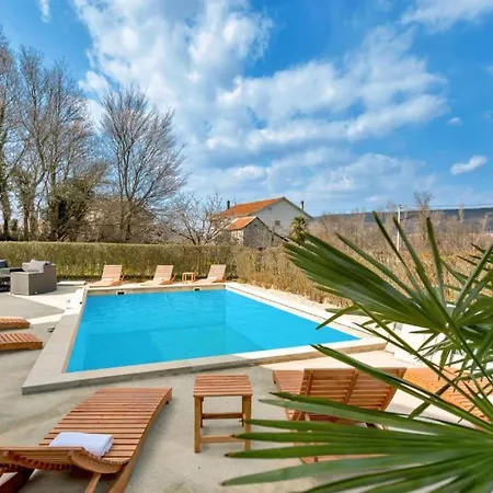 Villa Beautiful Lara With Sauna In Imotski *