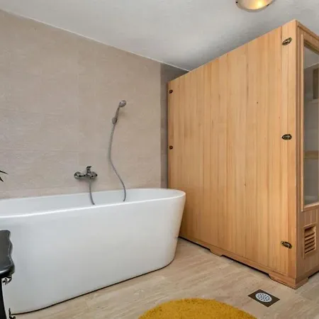Beautiful Lara With Sauna In Imotski *