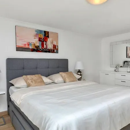 Villa Beautiful Lara With Sauna In Imotski *