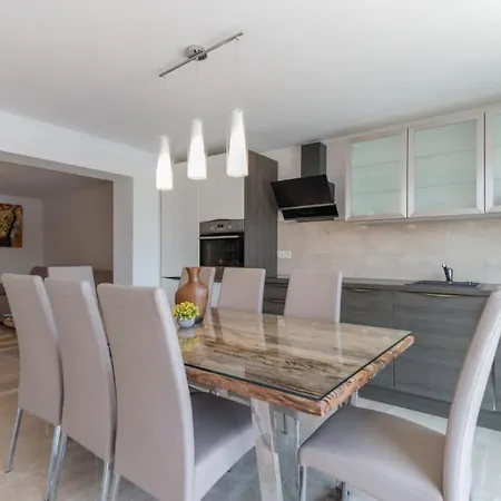 Beautiful Lara With Sauna In Imotski