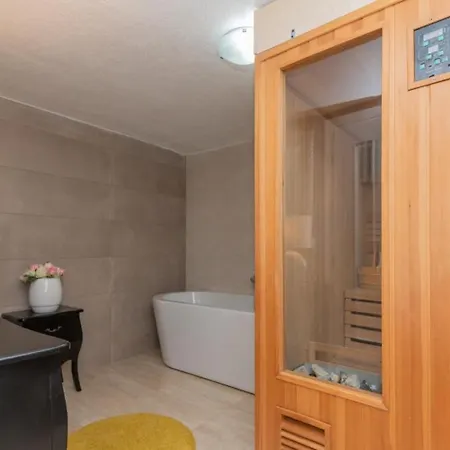 Villa Beautiful Lara With Sauna In Imotski *