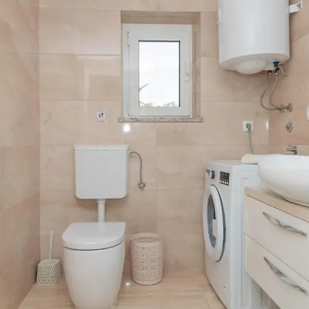 Beautiful Lara With Sauna In Imotski