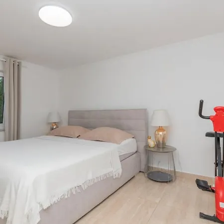 Beautiful Lara With Sauna In Imotski Villa