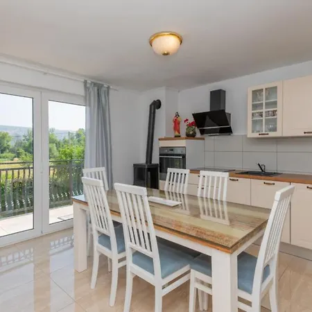 Beautiful Lara With Sauna In Imotski *