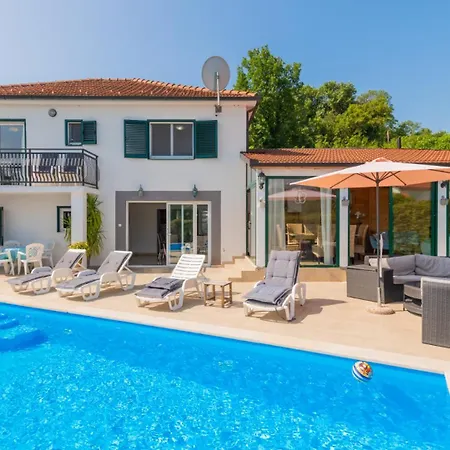 Villa Beautiful Lara With Sauna In Imotski *