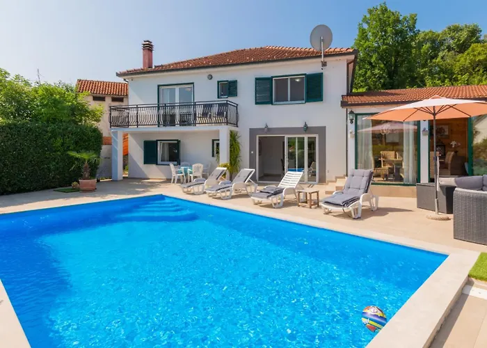 Villa Beautiful Lara With Sauna In Imotski *